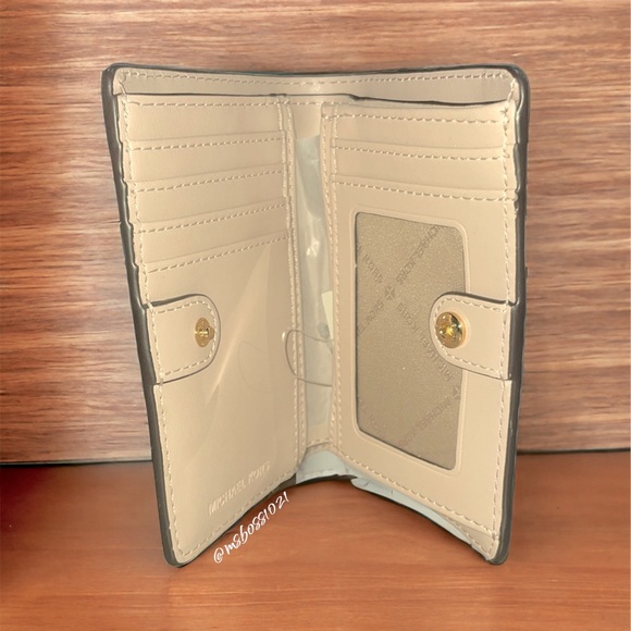 Michael Kors Medium Slim Bifold Wallet in Vanilla/Soft Pink BRAND NEW - Picture 5 of 5